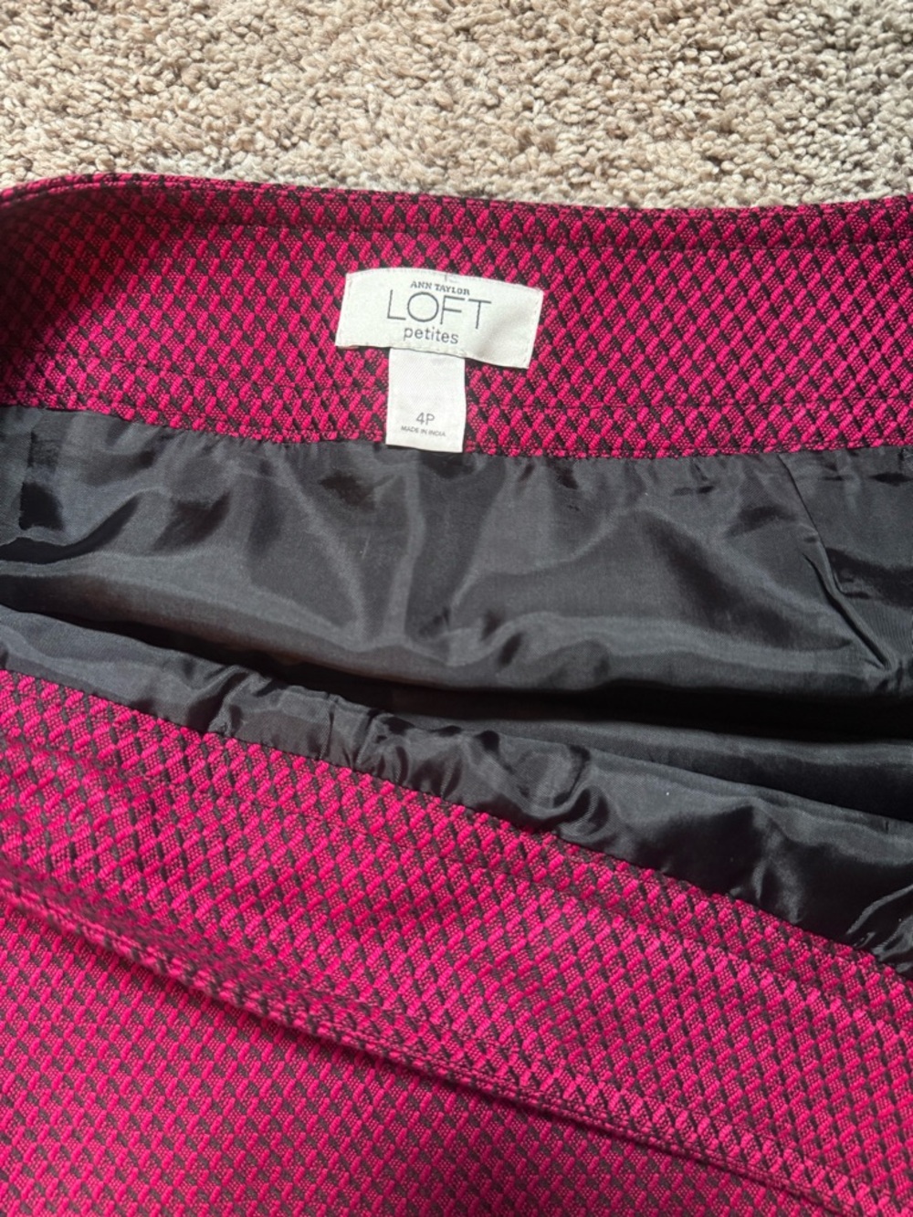 LOFT pink textured pencil skirt